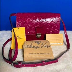 NWT! Gorgeous! Patricia Nash tooled Leather Lanza Crossbody Bag Magenta Pink!